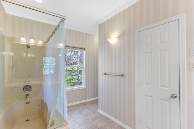 empty room with light wood-type flooring, ceiling fan, ornamental molding, and sink