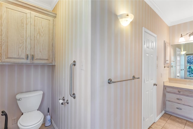 bathroom with a tile shower, tile patterned floors, vanity, and toilet