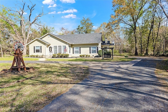 view of front of property with a front lawn