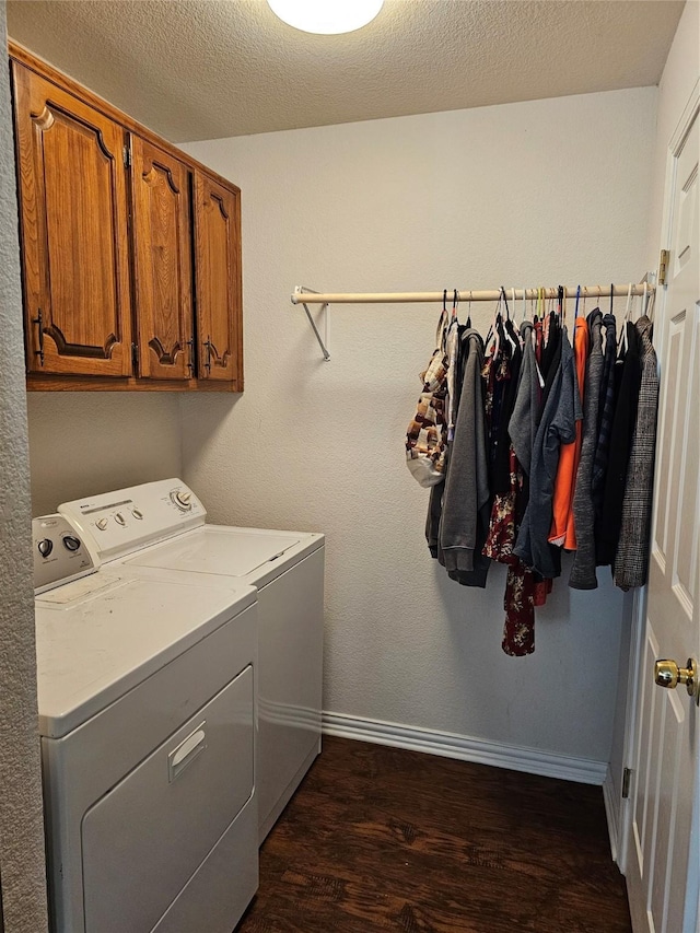 laundry area featuring a textured ceiling, cabinets, dark hardwood / wood-style floors, and independent washer and dryer