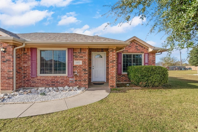 ranch-style house featuring a front yard