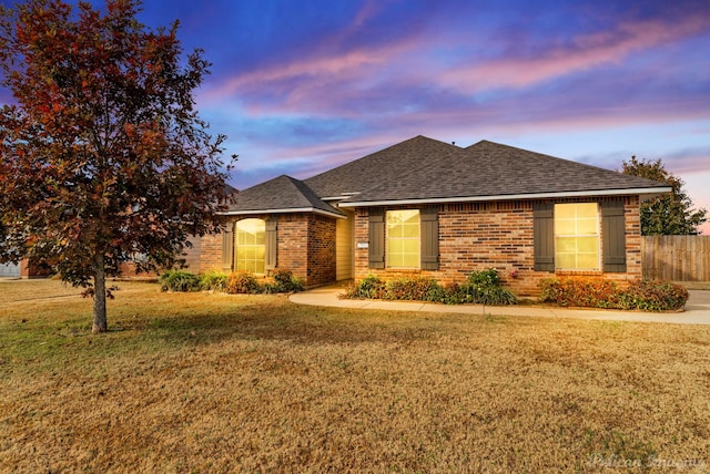 view of front of home featuring a lawn