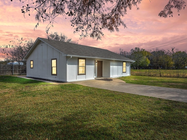 view of front of house featuring a lawn