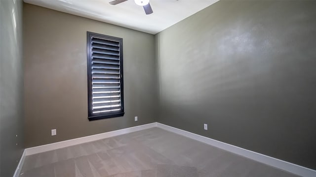 unfurnished room with carpet and ceiling fan