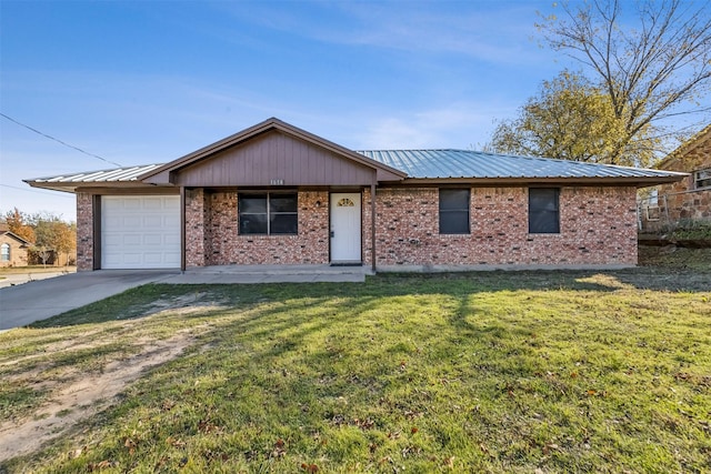 ranch-style house featuring a garage and a front lawn