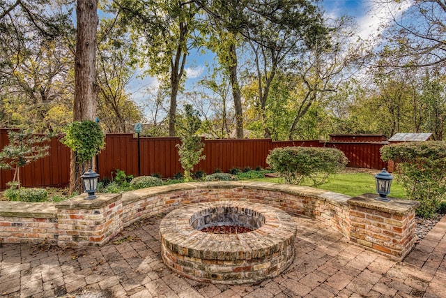 view of patio with an outdoor fire pit