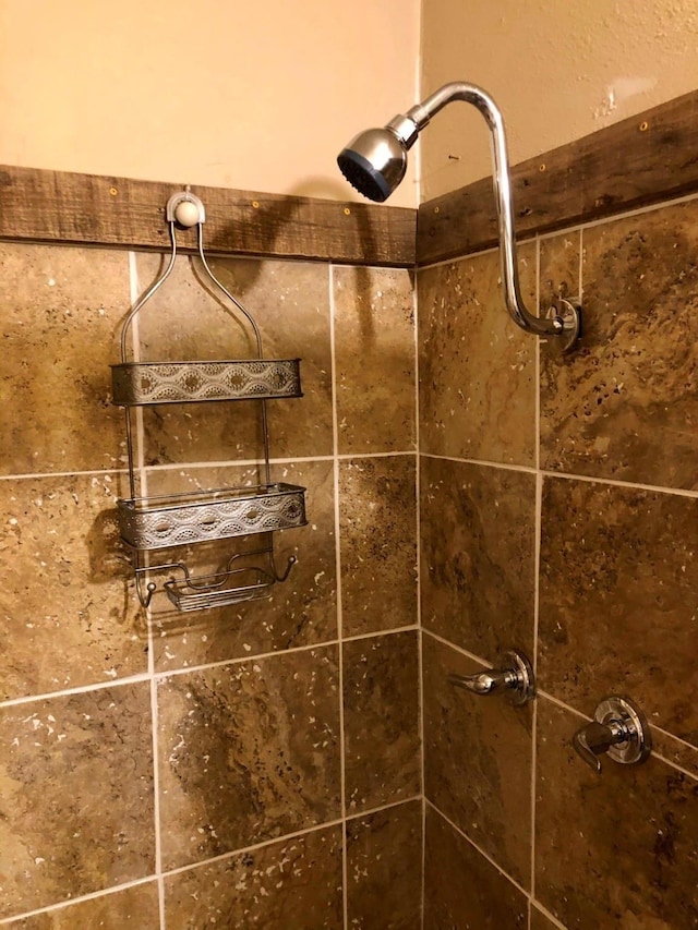 interior details with a tile shower