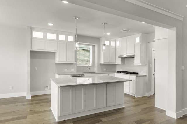 1347 Overton St, Frisco, TX 75036 - kitchen featuring white cabinets, recessed lighting, decorative backsplash, a kitchen island, and baseboards