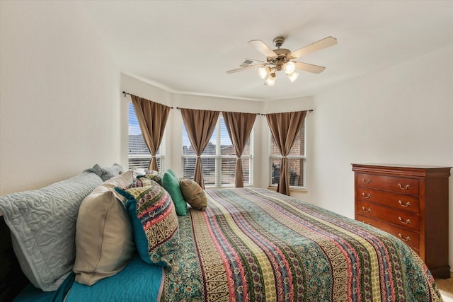 bedroom with ceiling fan