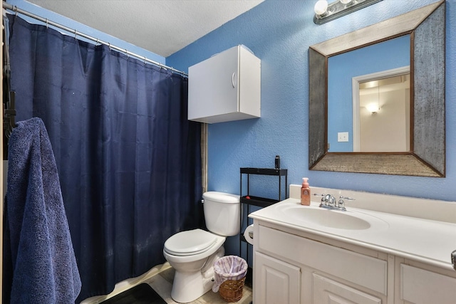 bathroom featuring a shower with curtain, vanity, toilet, and a textured ceiling