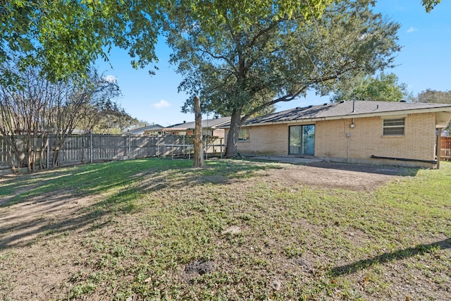 view of yard featuring a patio area