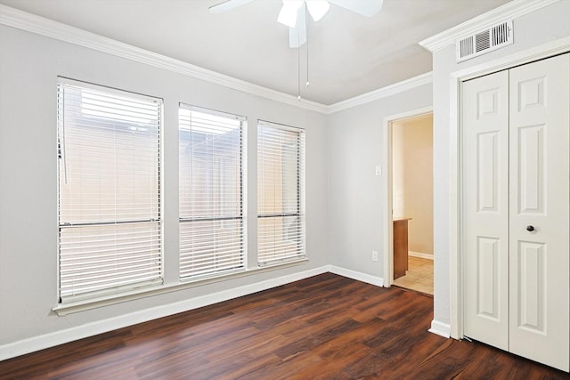 unfurnished room featuring ceiling fan, dark hardwood / wood-style floors, and ornamental molding