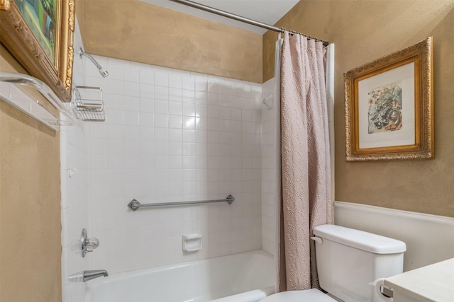 full bathroom featuring shower / tub combo with curtain, vanity, and toilet