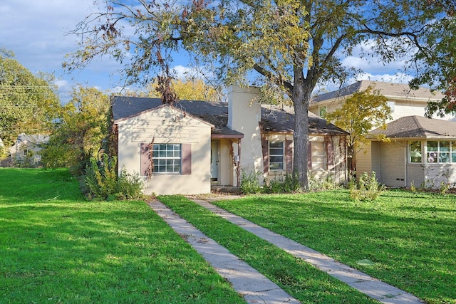 view of front of house with a front yard