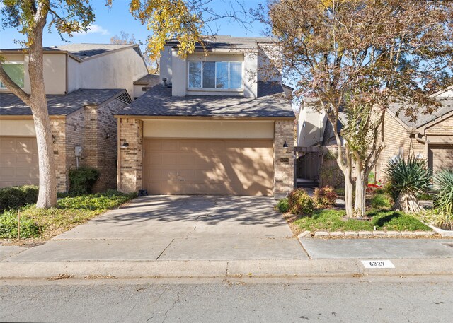 view of front facade featuring a garage