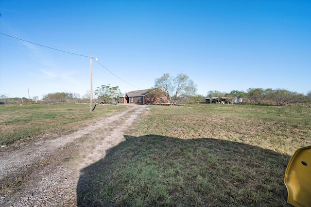 view of yard featuring a rural view