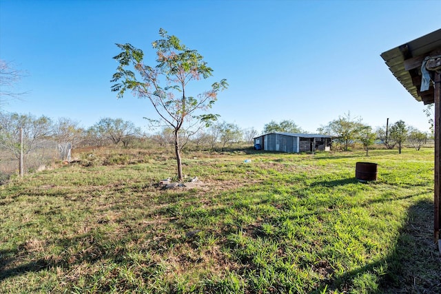 view of yard featuring a rural view and an outdoor structure