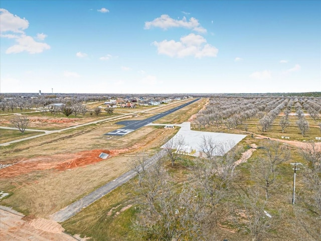 birds eye view of property featuring a rural view