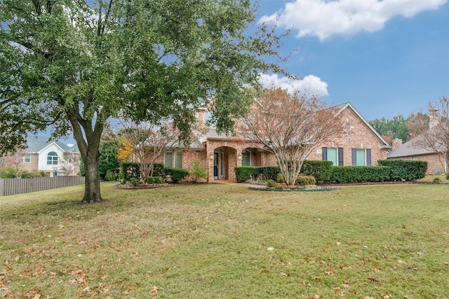 view of front facade with a front lawn