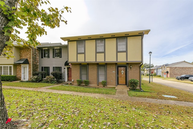 view of front of home with a front lawn