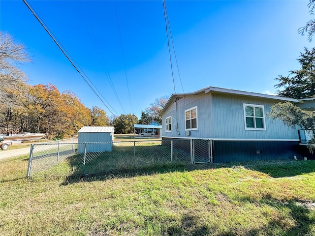 view of side of property featuring a yard