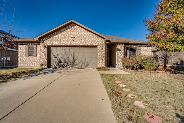 ranch-style house featuring a front lawn and a garage