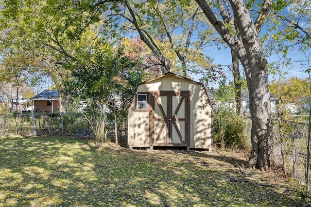 view of outdoor structure featuring a yard