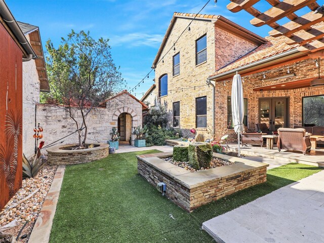 view of yard featuring a patio