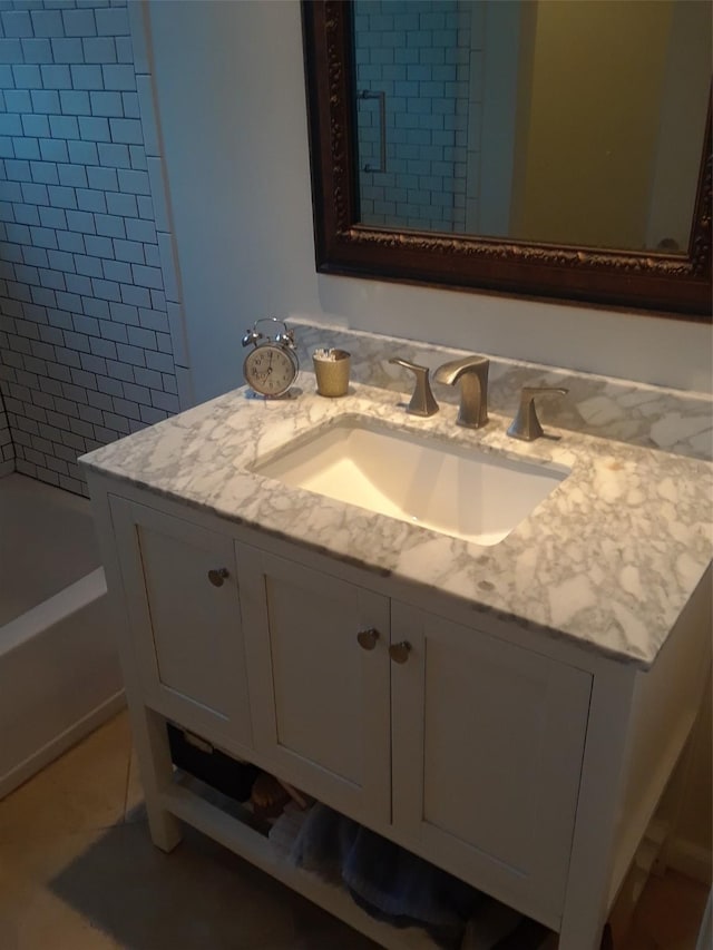 bathroom featuring vanity and tiled shower / bath combo