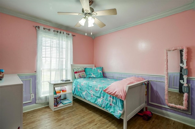 bedroom featuring ceiling fan, crown molding, and light hardwood / wood-style flooring