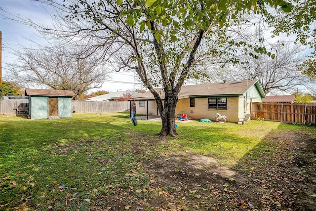 view of yard with a storage shed