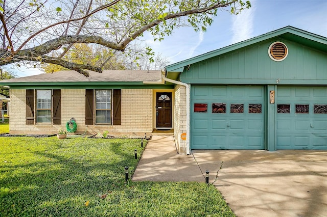 ranch-style home featuring a front lawn and a garage