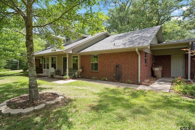 single story home with a front yard