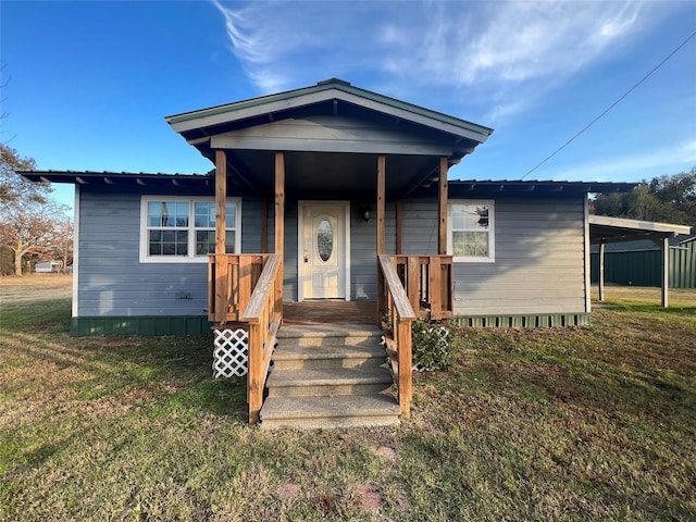 bungalow featuring a front yard