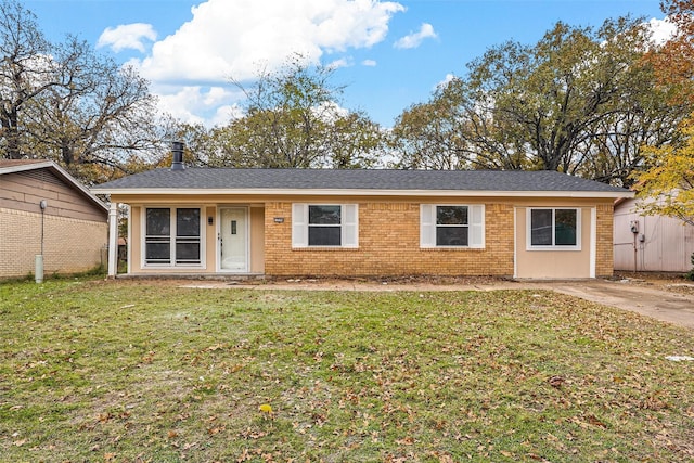 ranch-style house featuring a front lawn