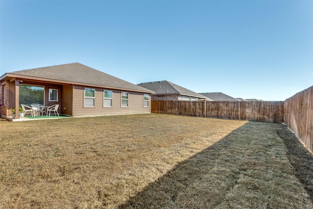 view of yard featuring a patio