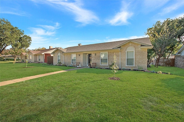 ranch-style home featuring a front lawn