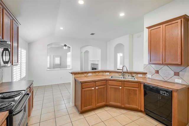 15646 Gatehouse Dr, Fort Worth, TX 76262 - kitchen featuring black appliances, a sink, a ceiling fan, a peninsula, and brown cabinets