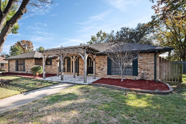 view of front of property featuring a pergola and a front yard