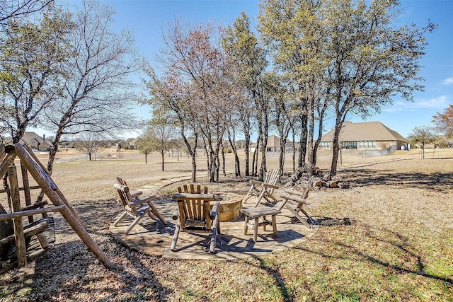 view of yard featuring a fire pit