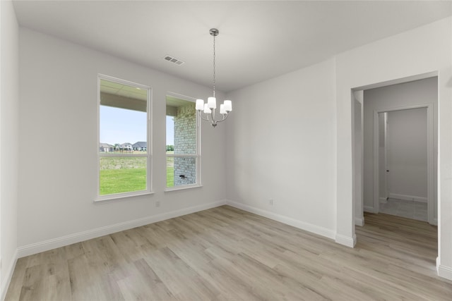 5009 Tamarack Ln, Royse City, TX 75189 - empty room featuring a chandelier, light wood-style flooring, and baseboards