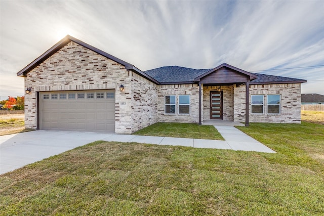 view of front of property featuring a garage and a front yard