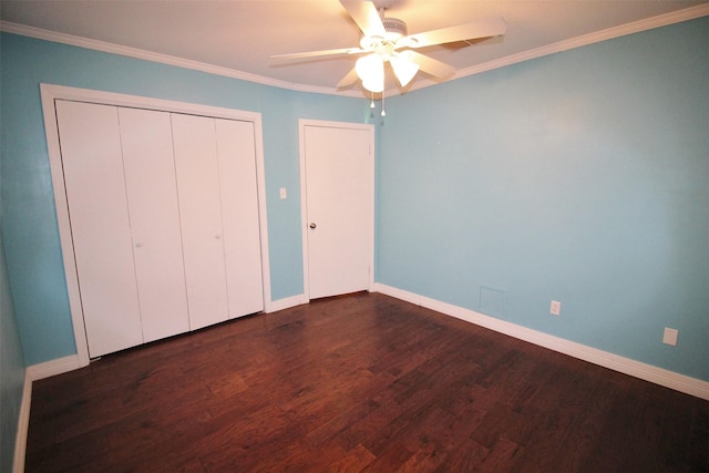 unfurnished bedroom featuring dark hardwood / wood-style flooring, a closet, ceiling fan, and crown molding