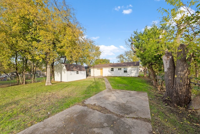 view of yard with a shed