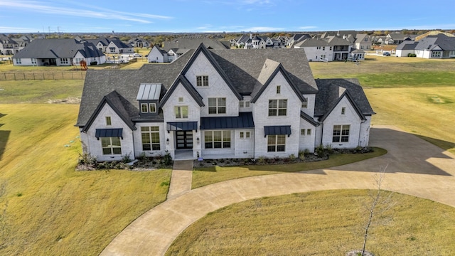 view of front facade featuring a front lawn