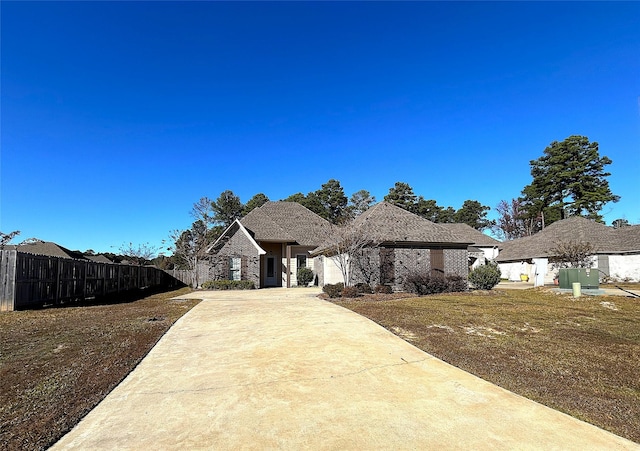 view of front of home with a front yard