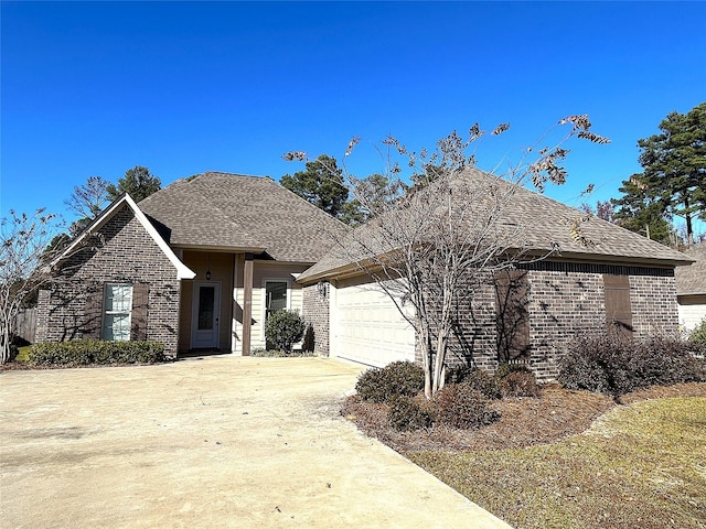 view of front facade featuring a garage