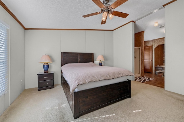 bedroom featuring a textured ceiling, light colored carpet, and ceiling fan