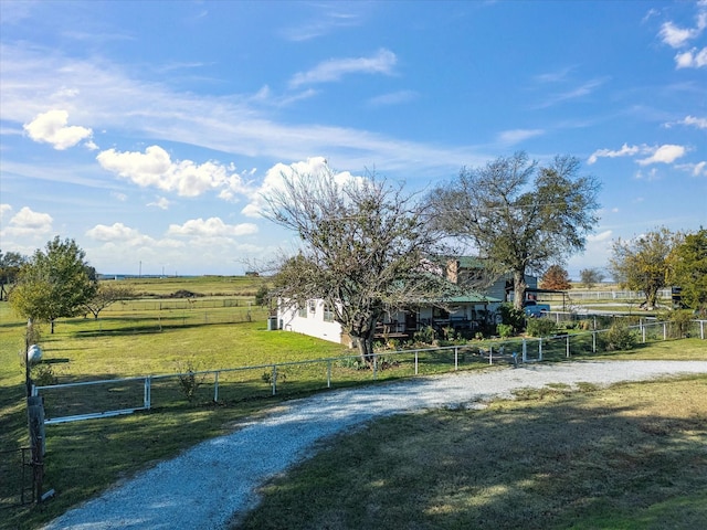 view of yard featuring a rural view