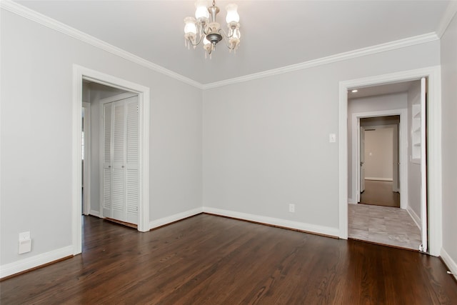 unfurnished room with dark hardwood / wood-style flooring, crown molding, and an inviting chandelier